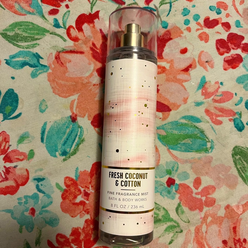 NWT Bath and Body Works Fresh Coconut and Cotton Spray